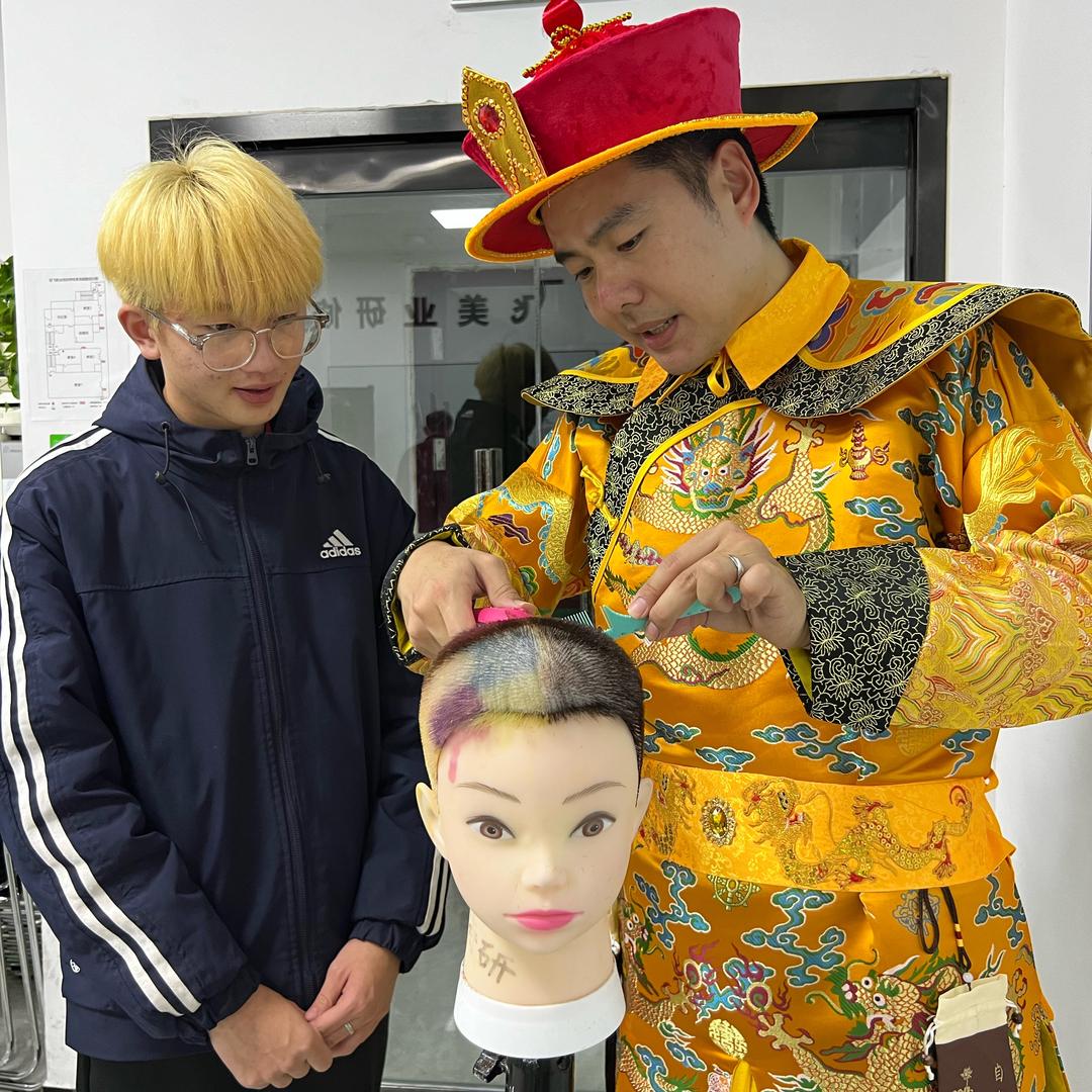 大帝重生教美发—祝飞