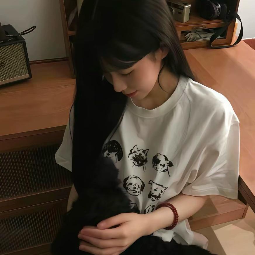 ；