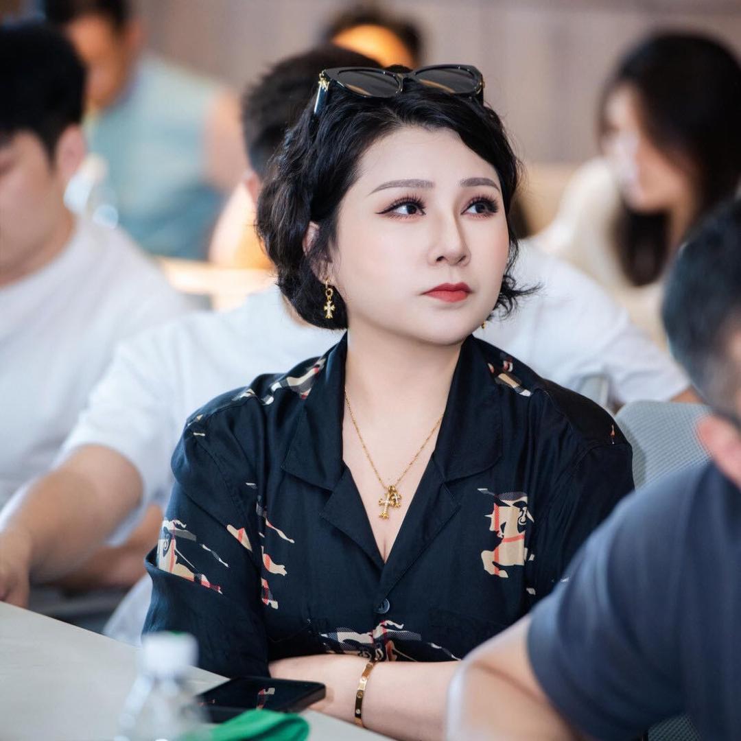 涂涂饰富婆
