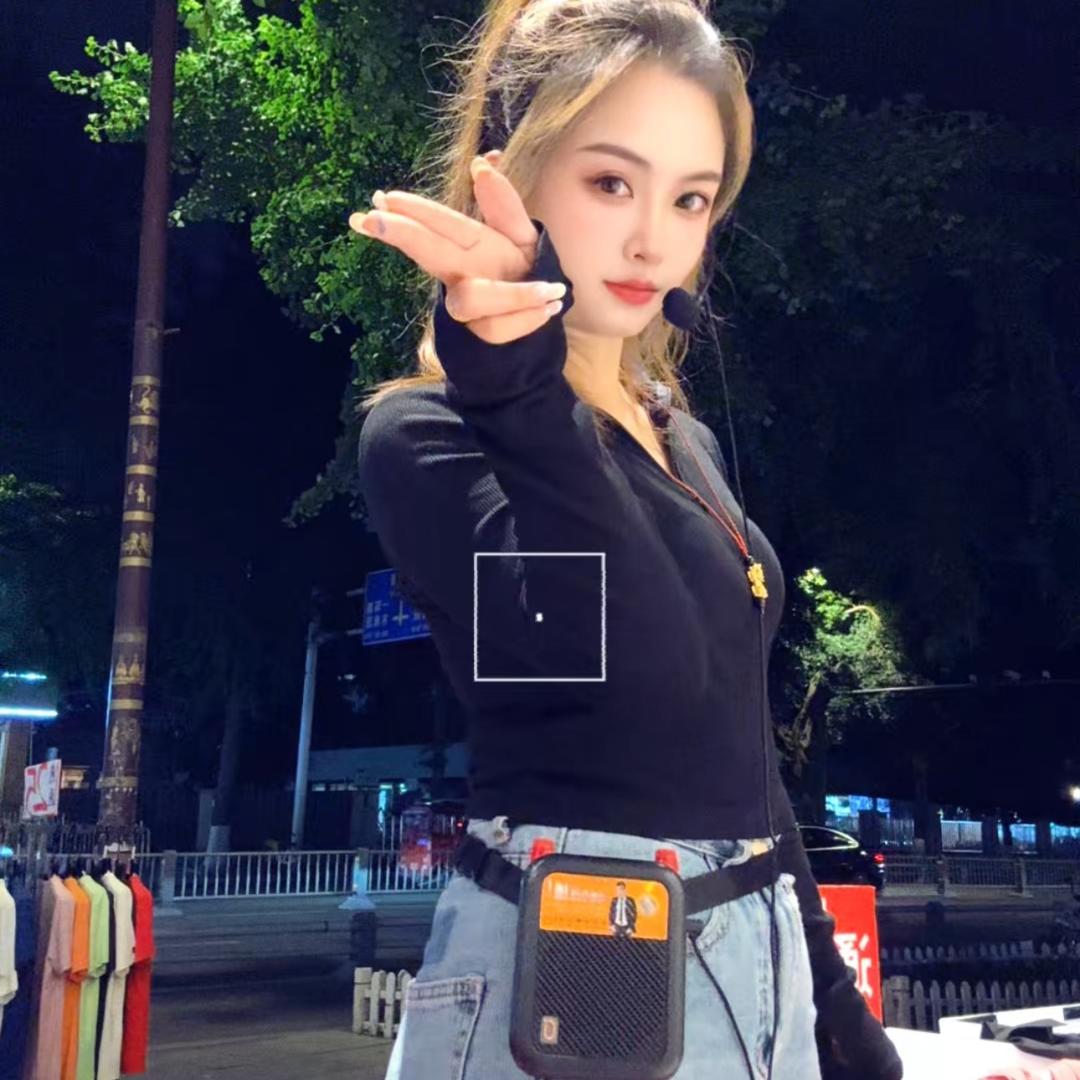 开心的蒙娃