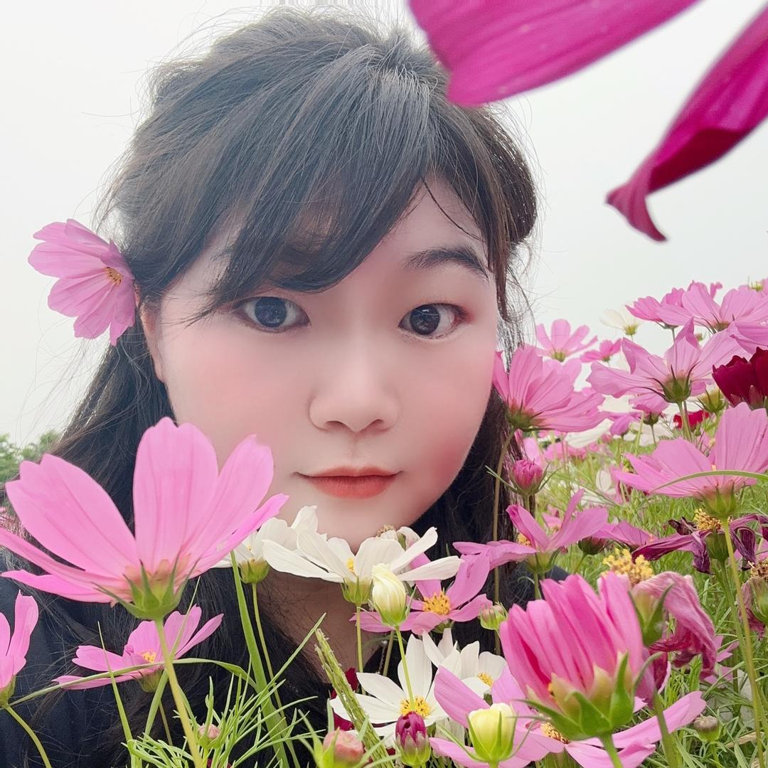 18岁的秋香姐和她的四个丫鬟