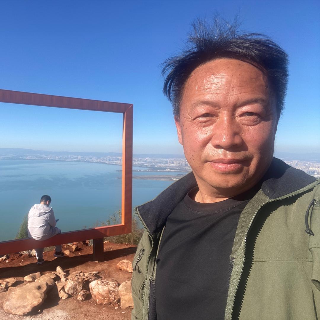 老周（收挖机）