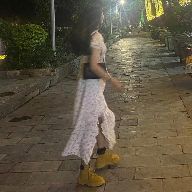 不爱说话的小李.