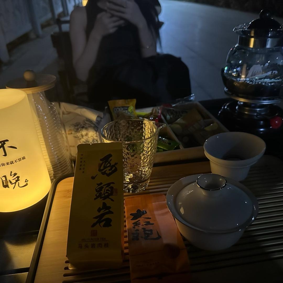 不晚-茶摊