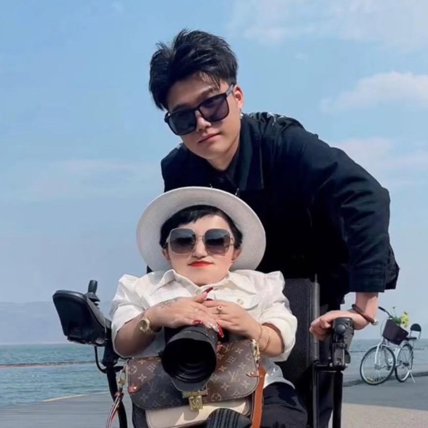 李喜梅  侄子 小关