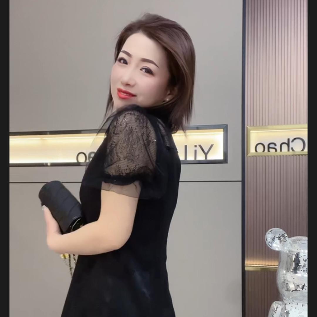 依璐女装穿搭店