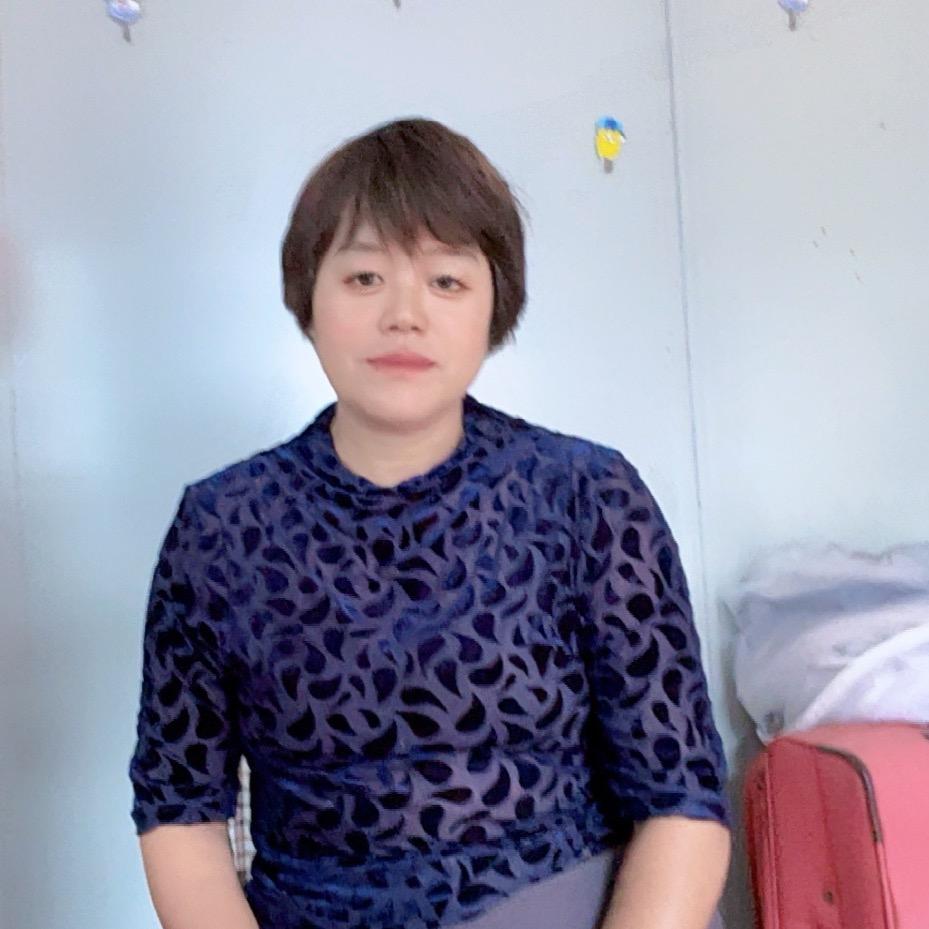 余  👩🏾‍🦰在vrz