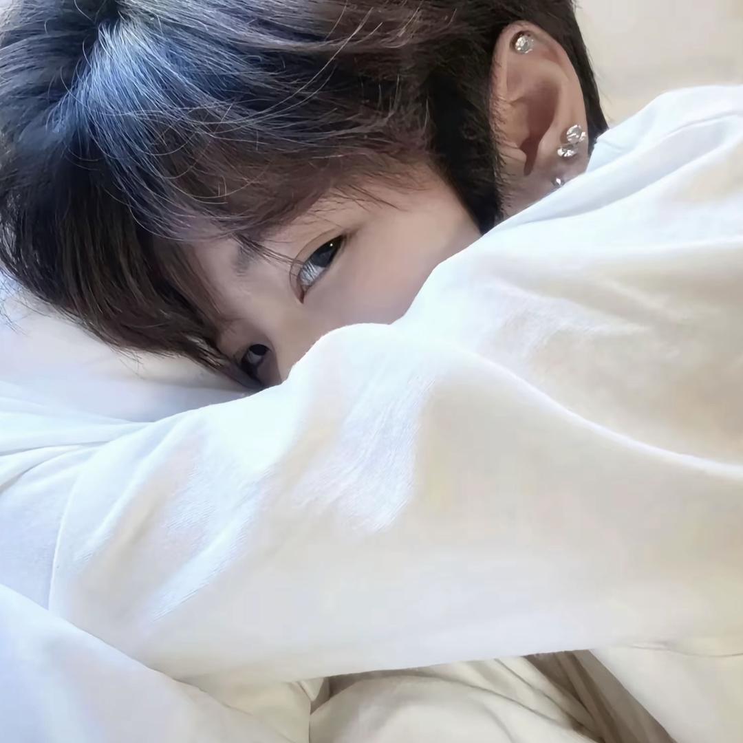 早点睡-：