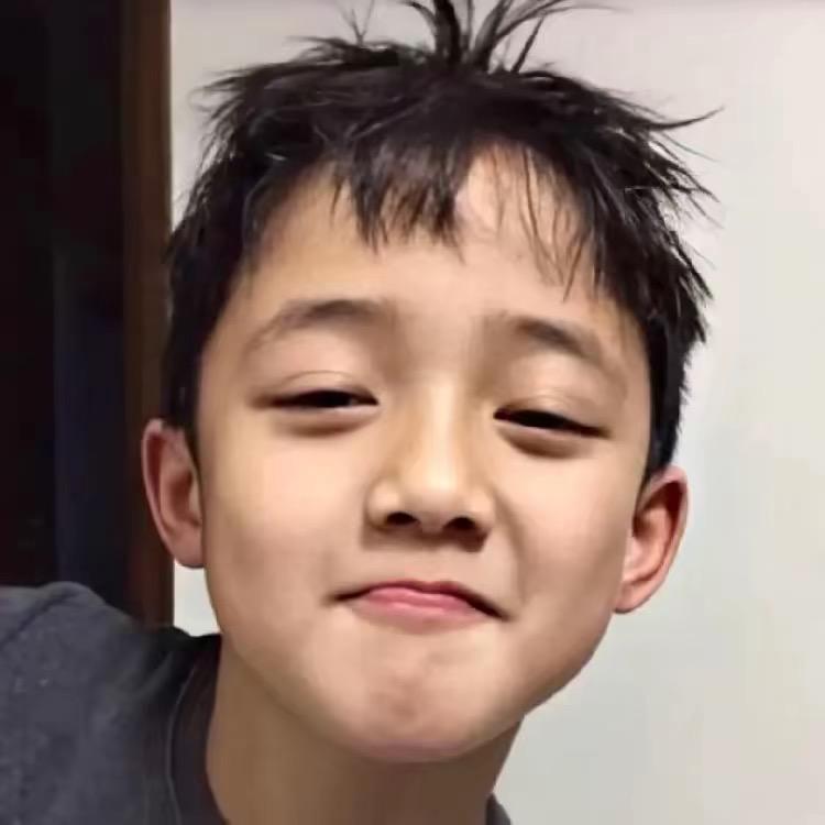 六子ㅤ︈