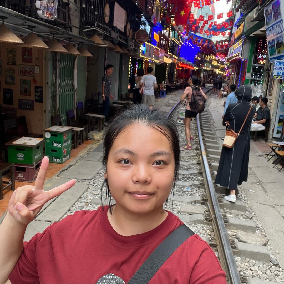 杏大爷 在卖酸嘢槐花粉