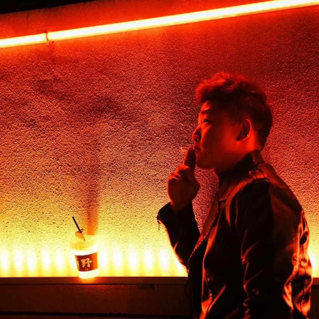 ▁倔强こ男孩う