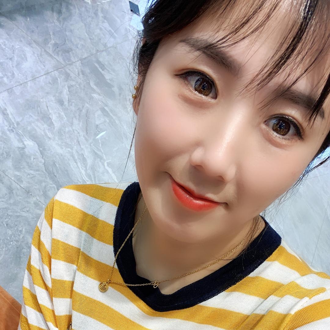 卖衣服的小姐姐