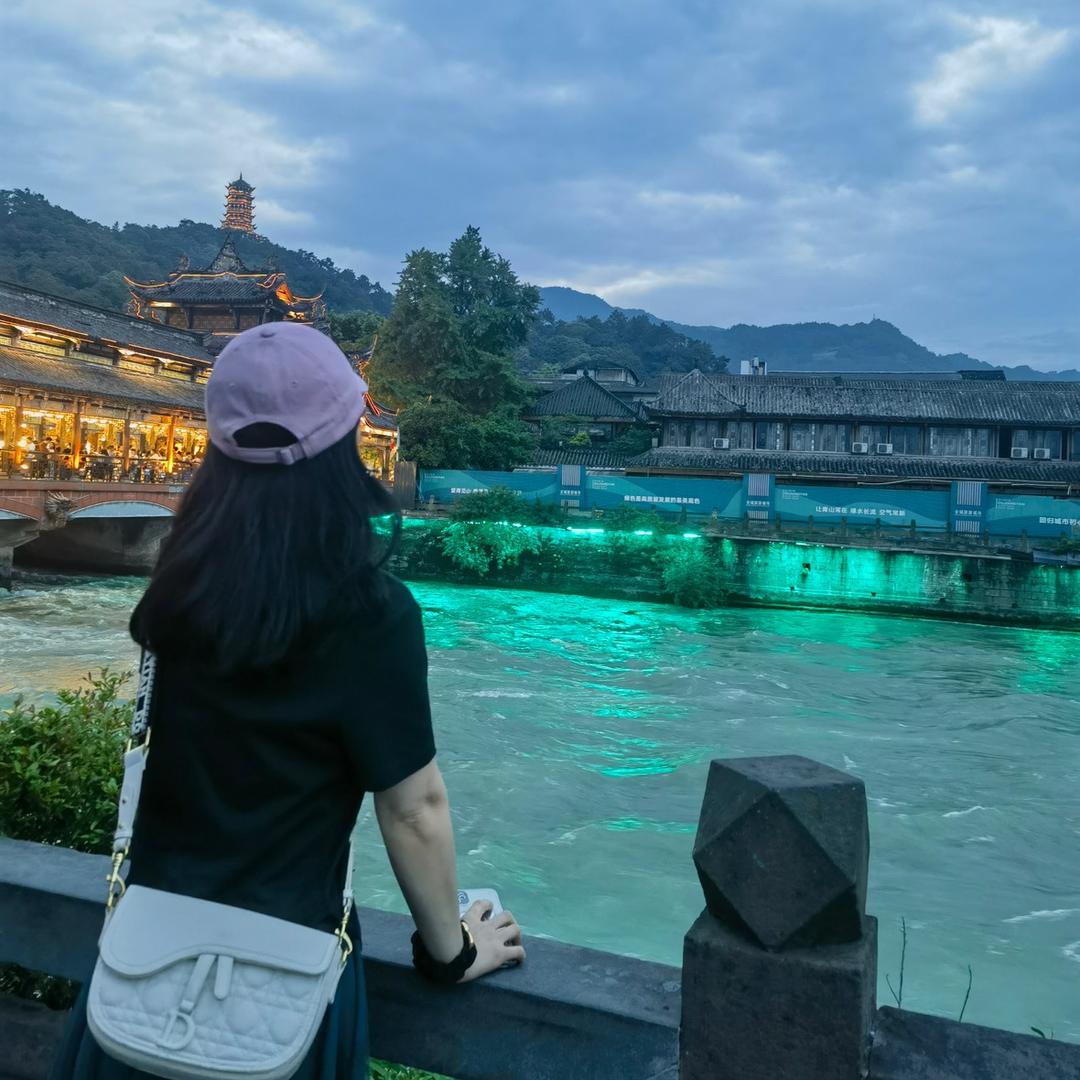 玖月居服饰工厂店