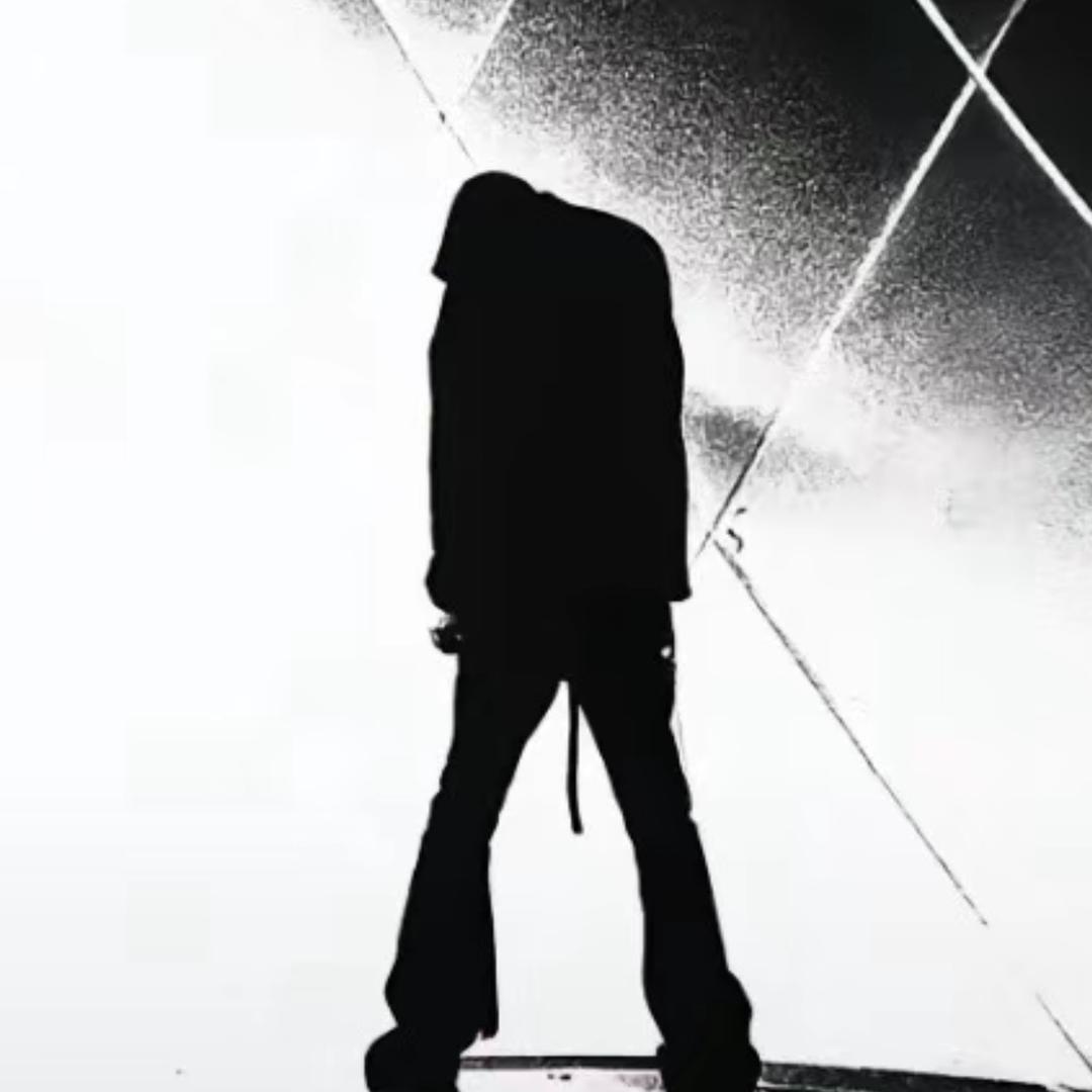 灰红色