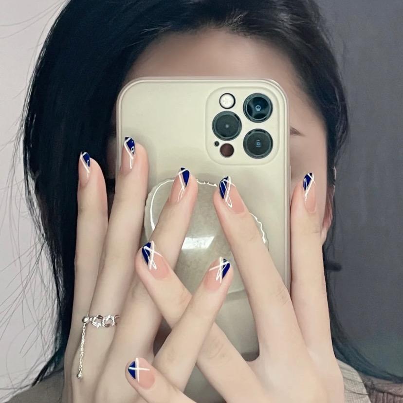 依运美甲 . 工作室