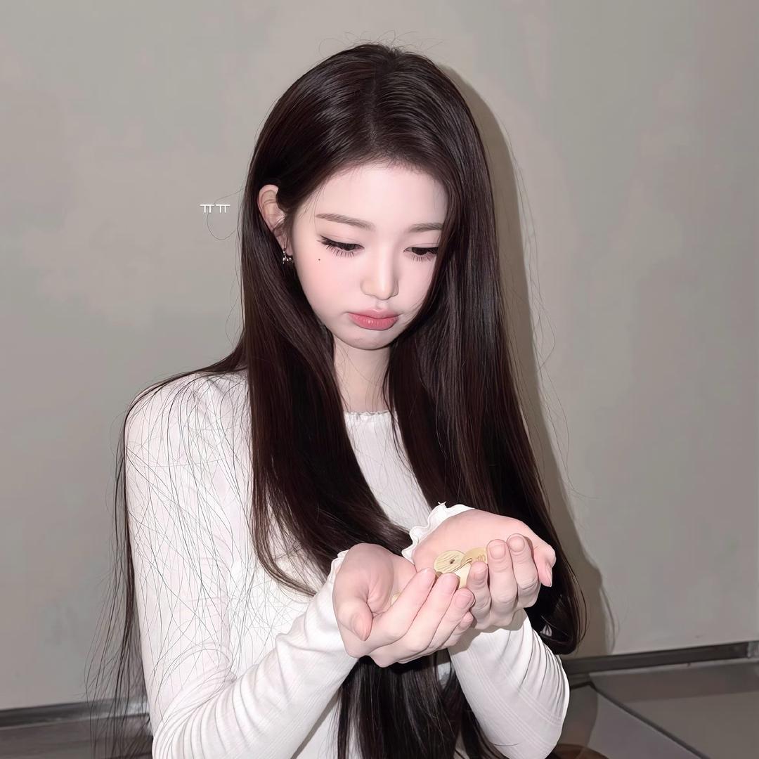 张元英建模疯狂顶号中