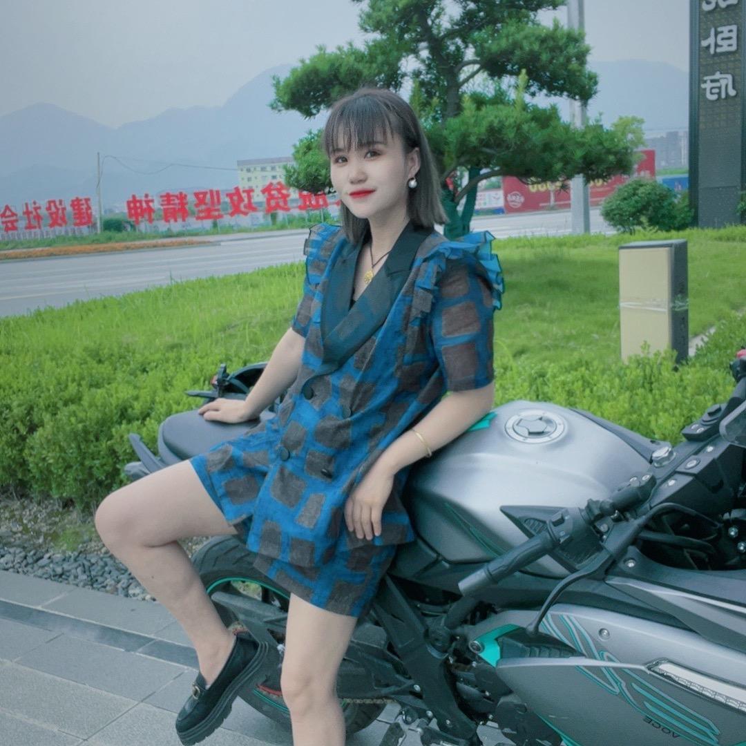 @费费在石门