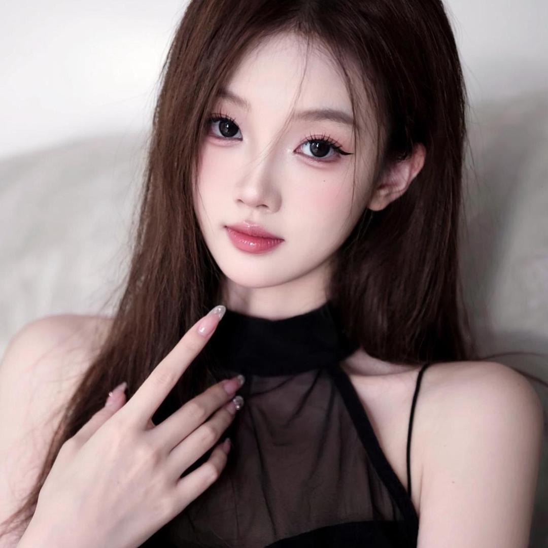 腼腆小美