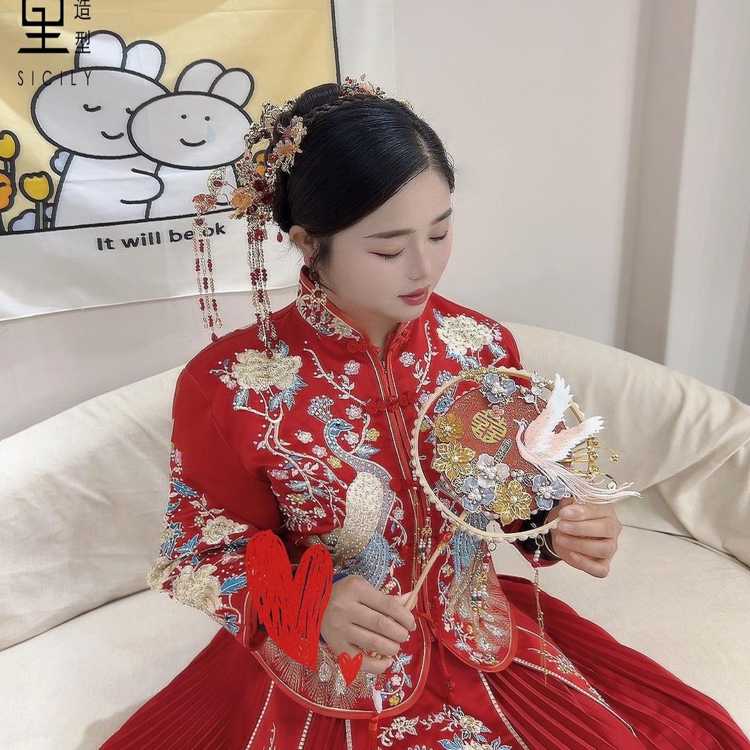 卖炒饭凉皮的小姐姐