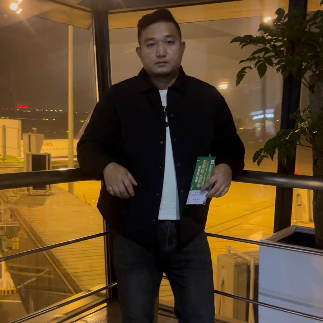 华  有三颗珠珠