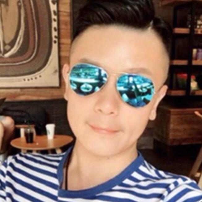 威武霸气。董事长