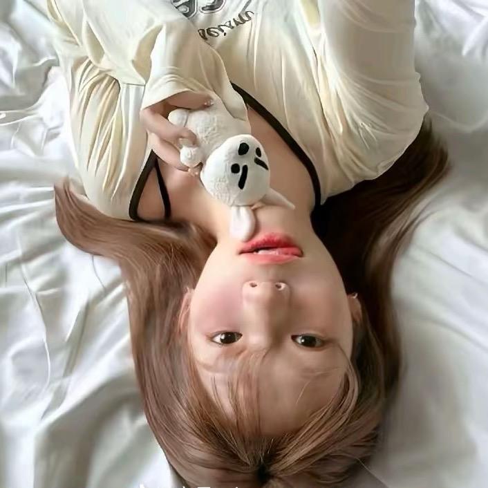 小雯（定制v 收呆🍐）