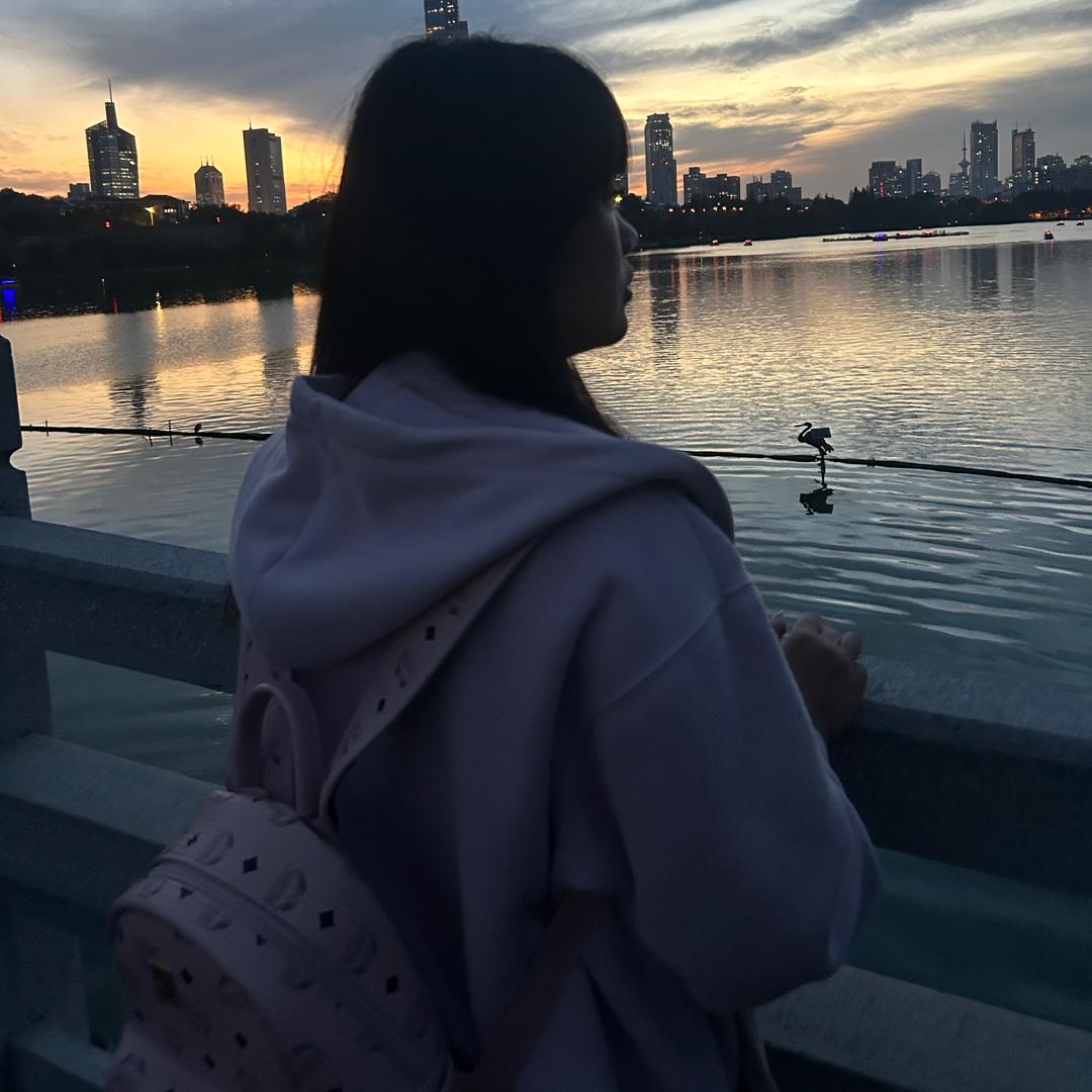 美女也会ᵉᵐᵒ