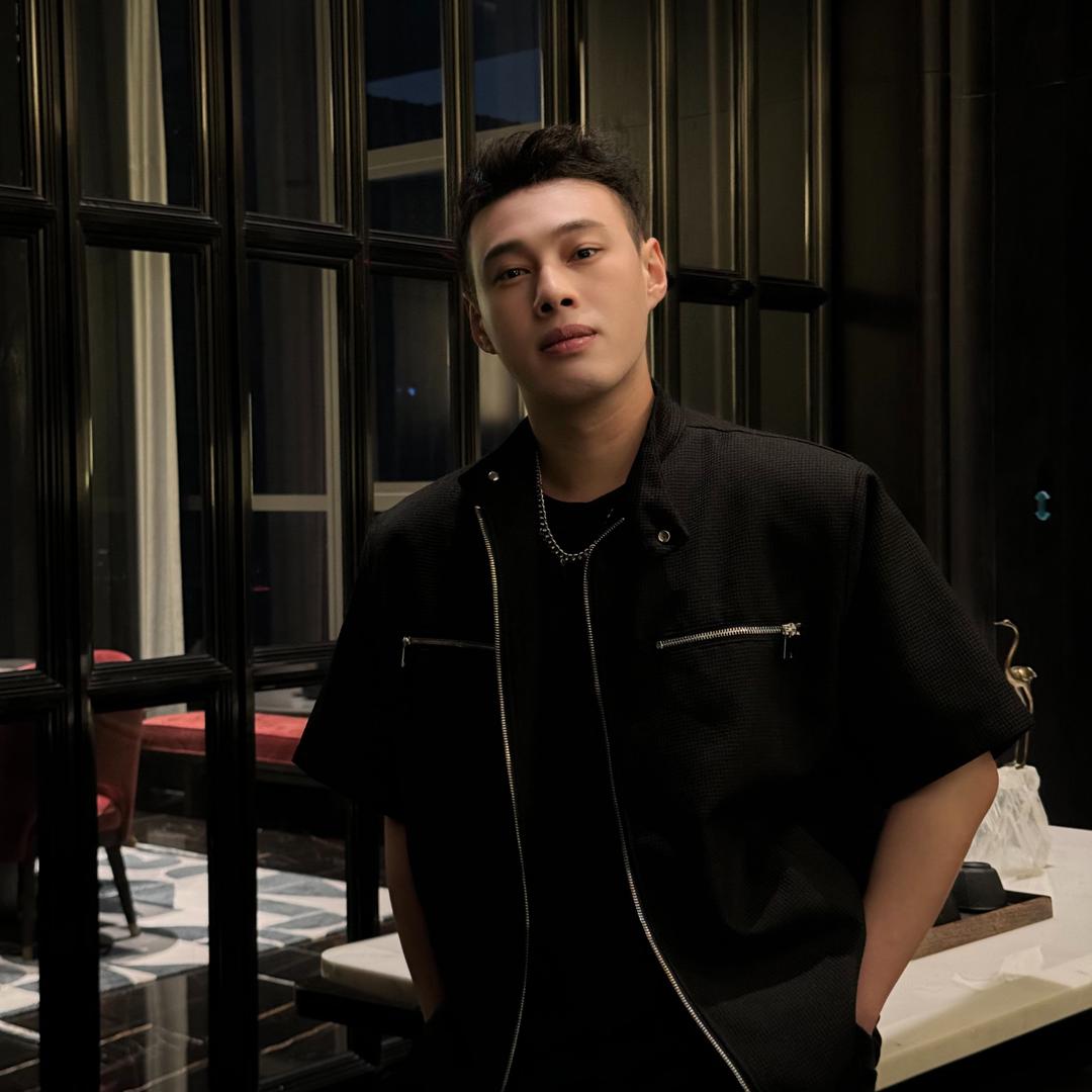 杨明.