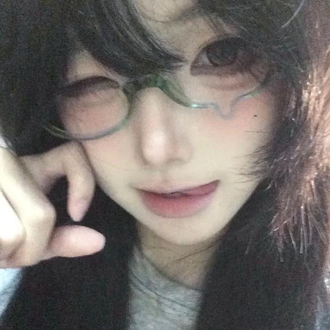 阿七。