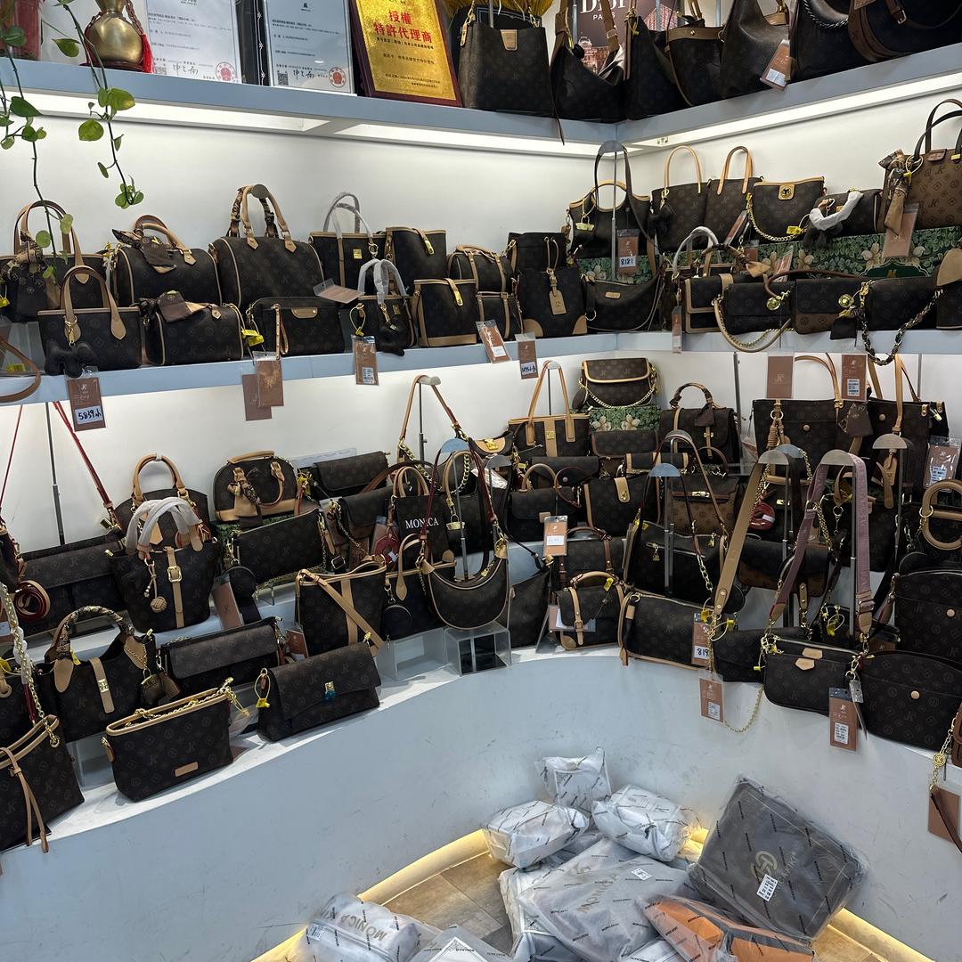 周周女包店