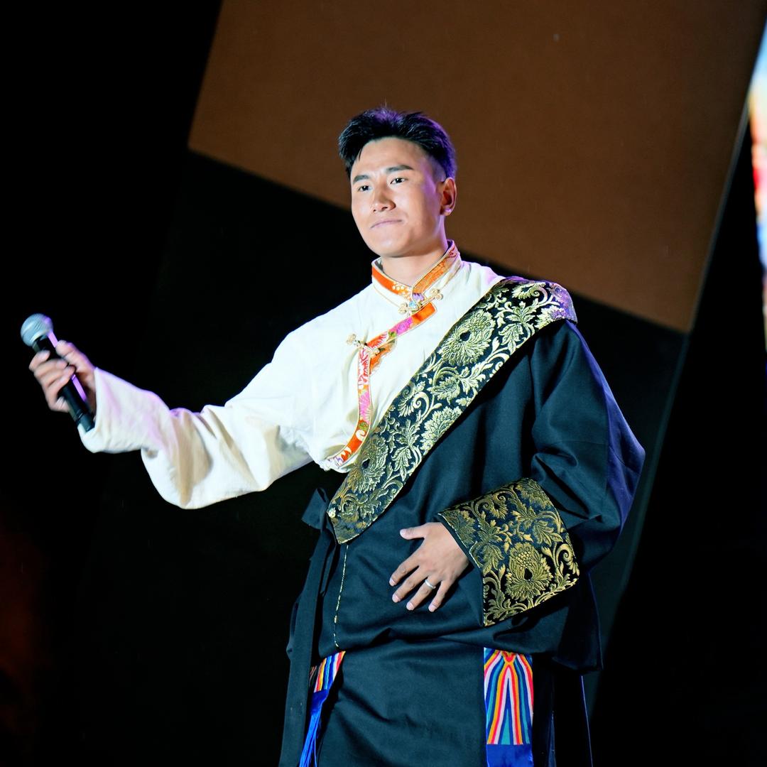 绒莫彭措