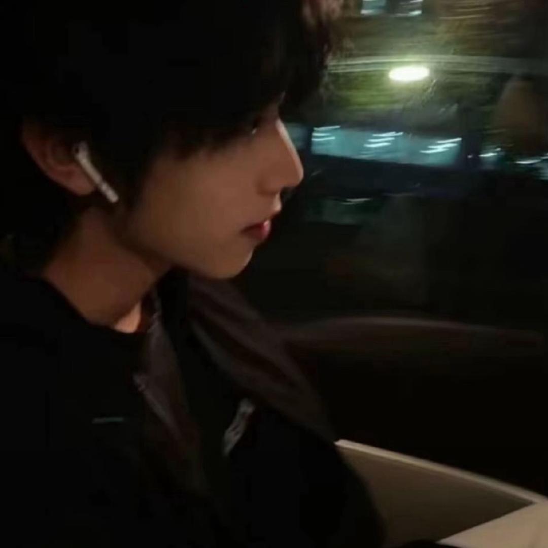 李