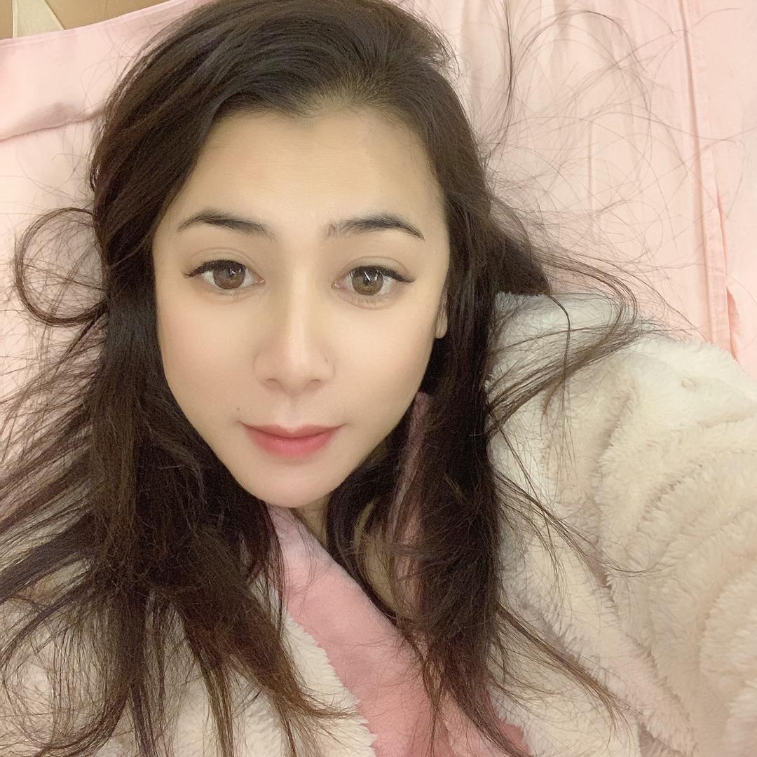短发女人