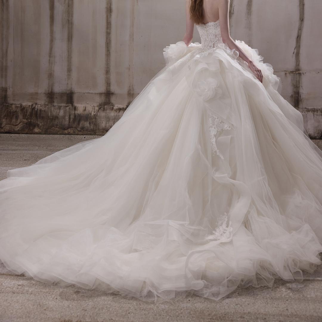 益阳花漾婚纱礼服馆芳芳