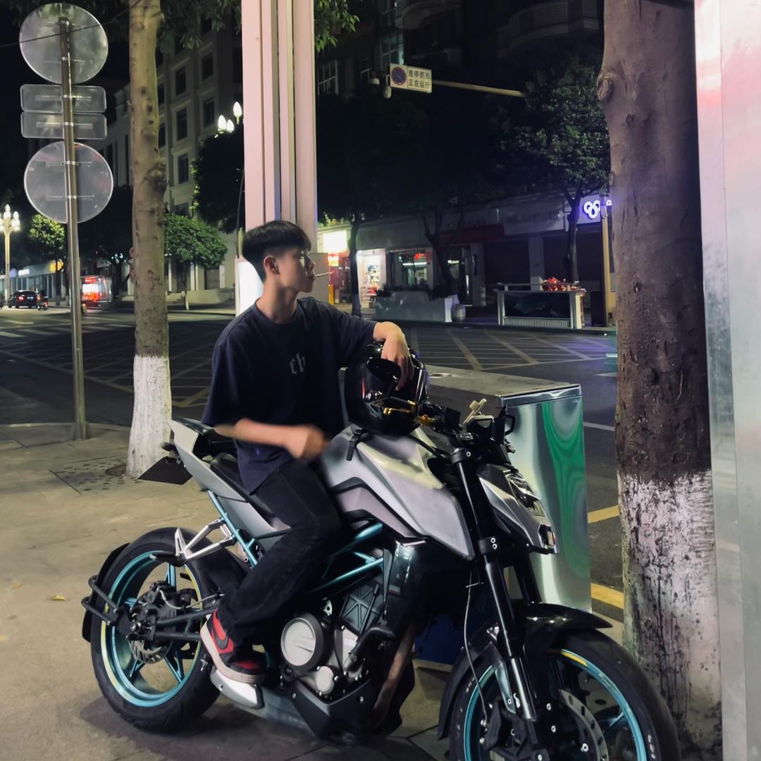 Ao壹家手机店-吴浩然