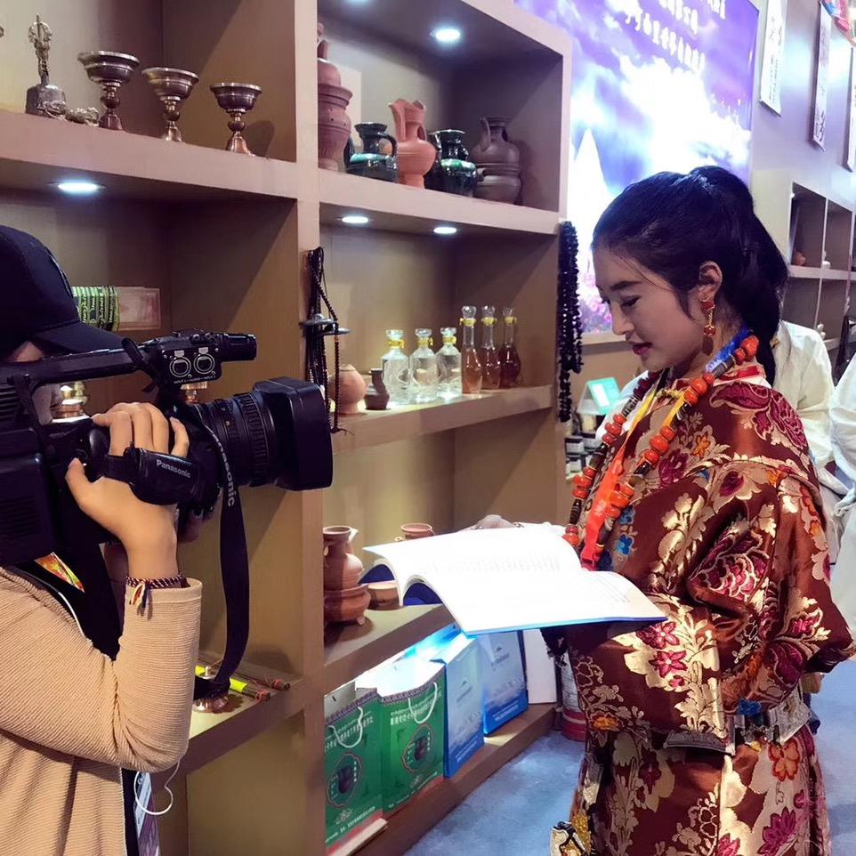 才（女士）