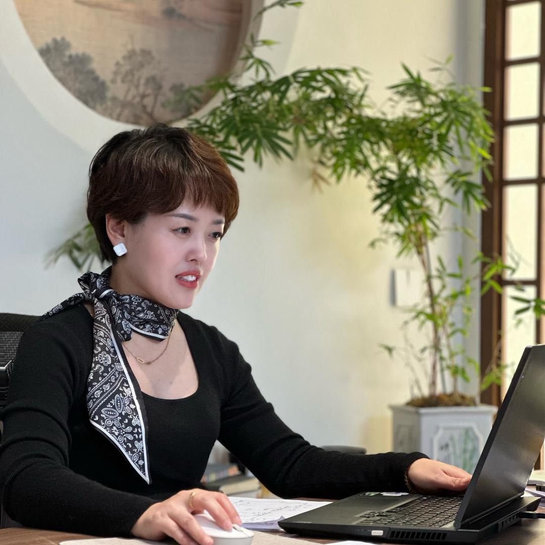 设计师  •许盼