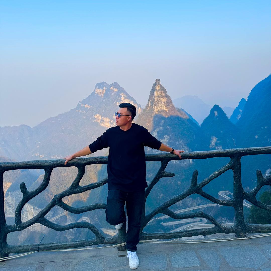 萨依巴格音乐餐吧《萨总正能量》