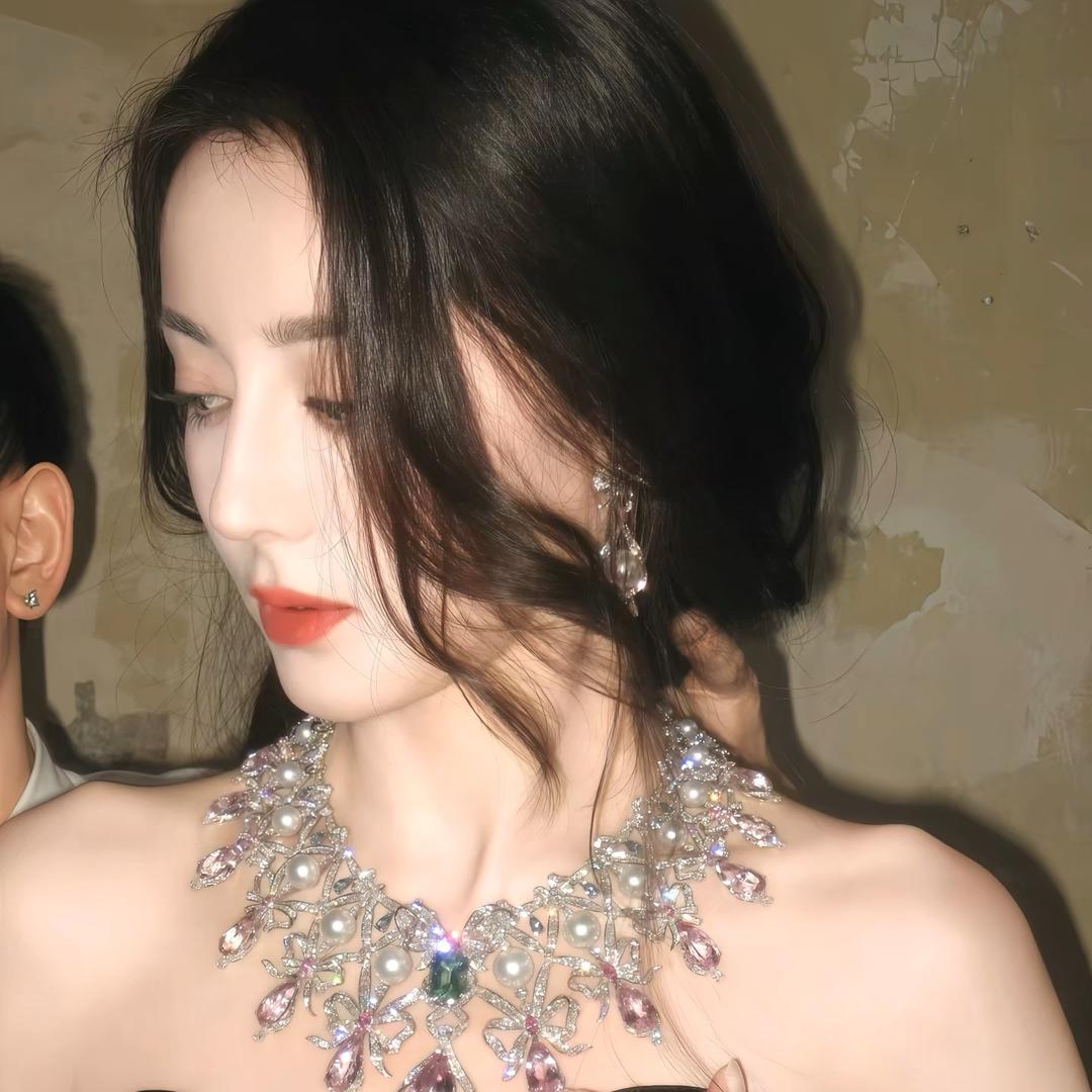 宇宙无敌噼里啪啦大美女
