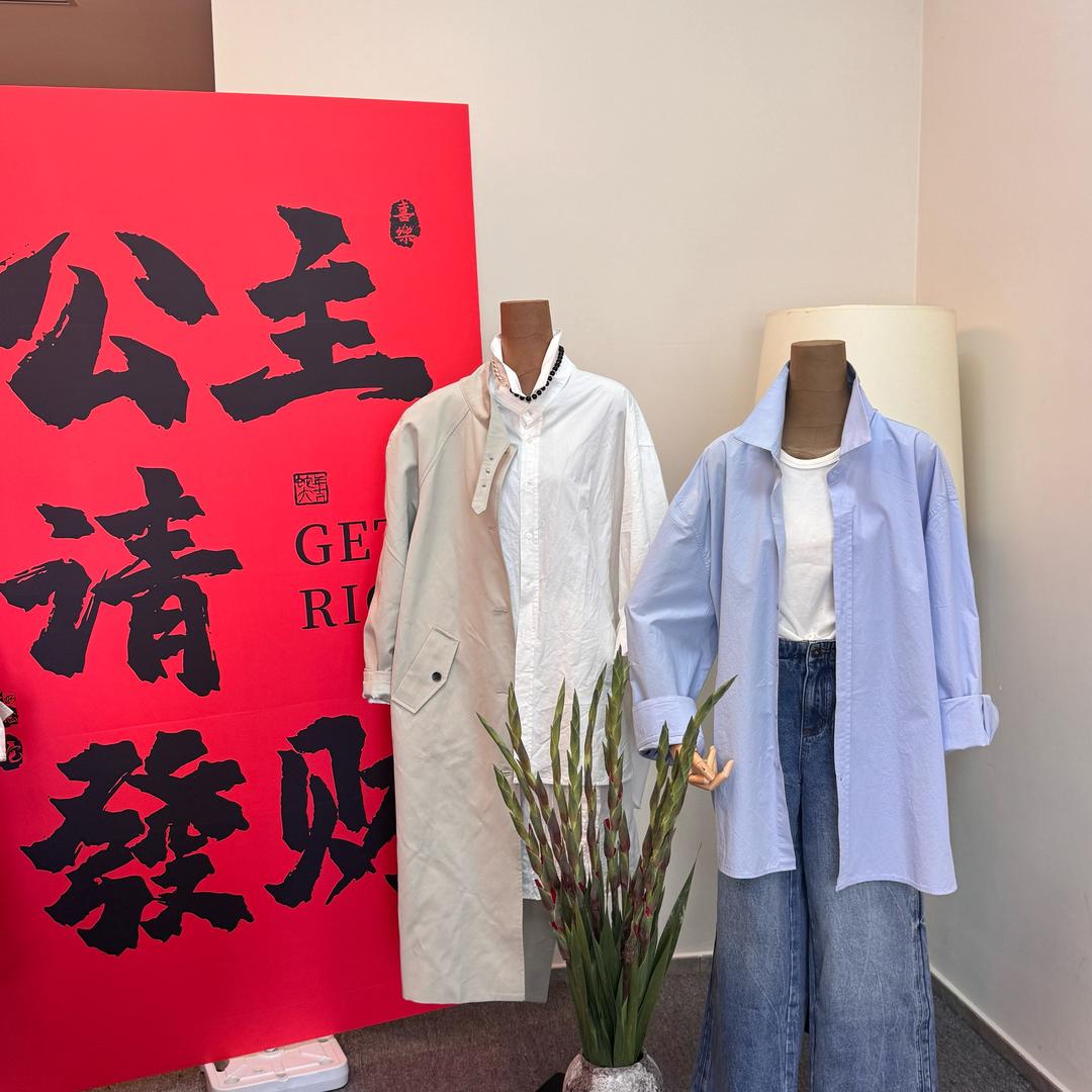 镜写服饰