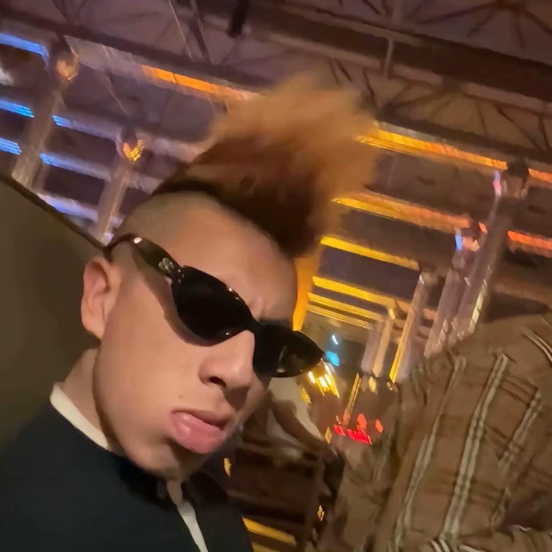 胡图图cos南宫问雅摸裴擒虎被打成武大郎