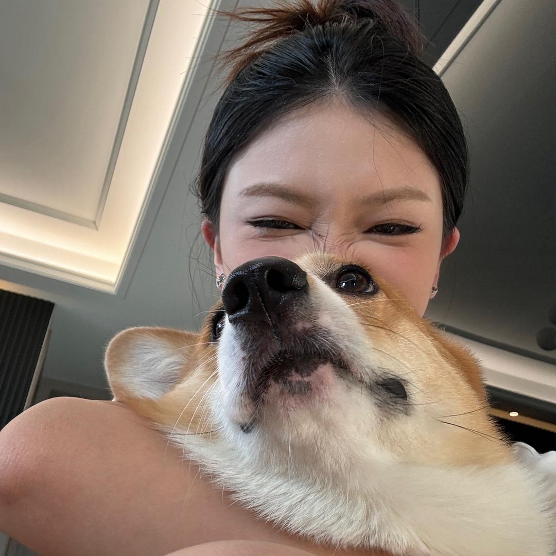 欣欣.