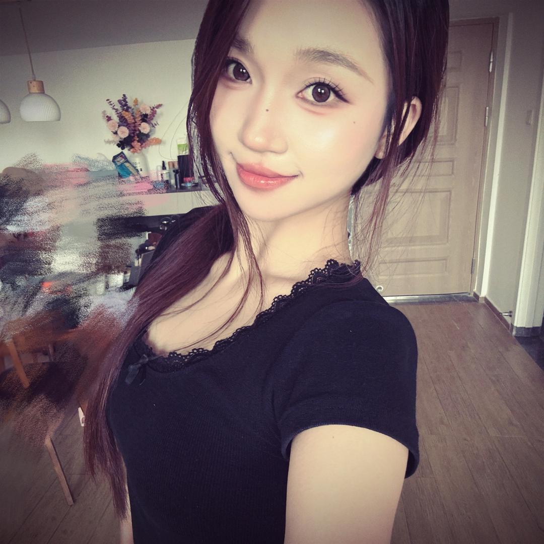 美女也会ᵉᵐᵒ