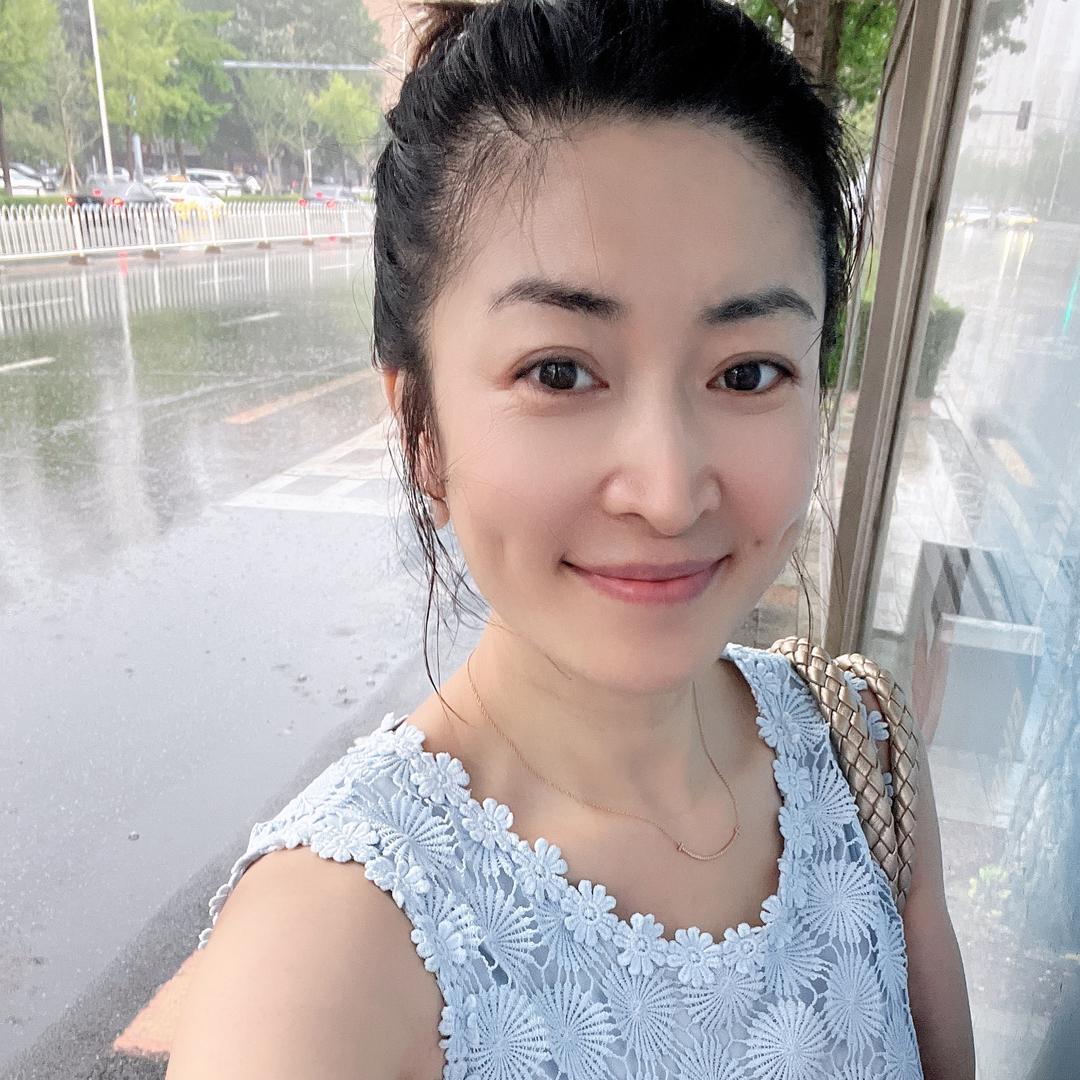 四个酒窝的曦曦