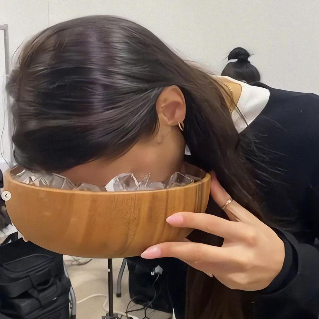 说梦话呢
