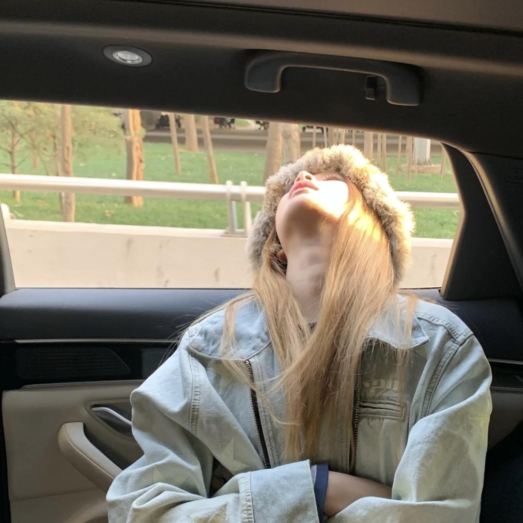 小翠在户外