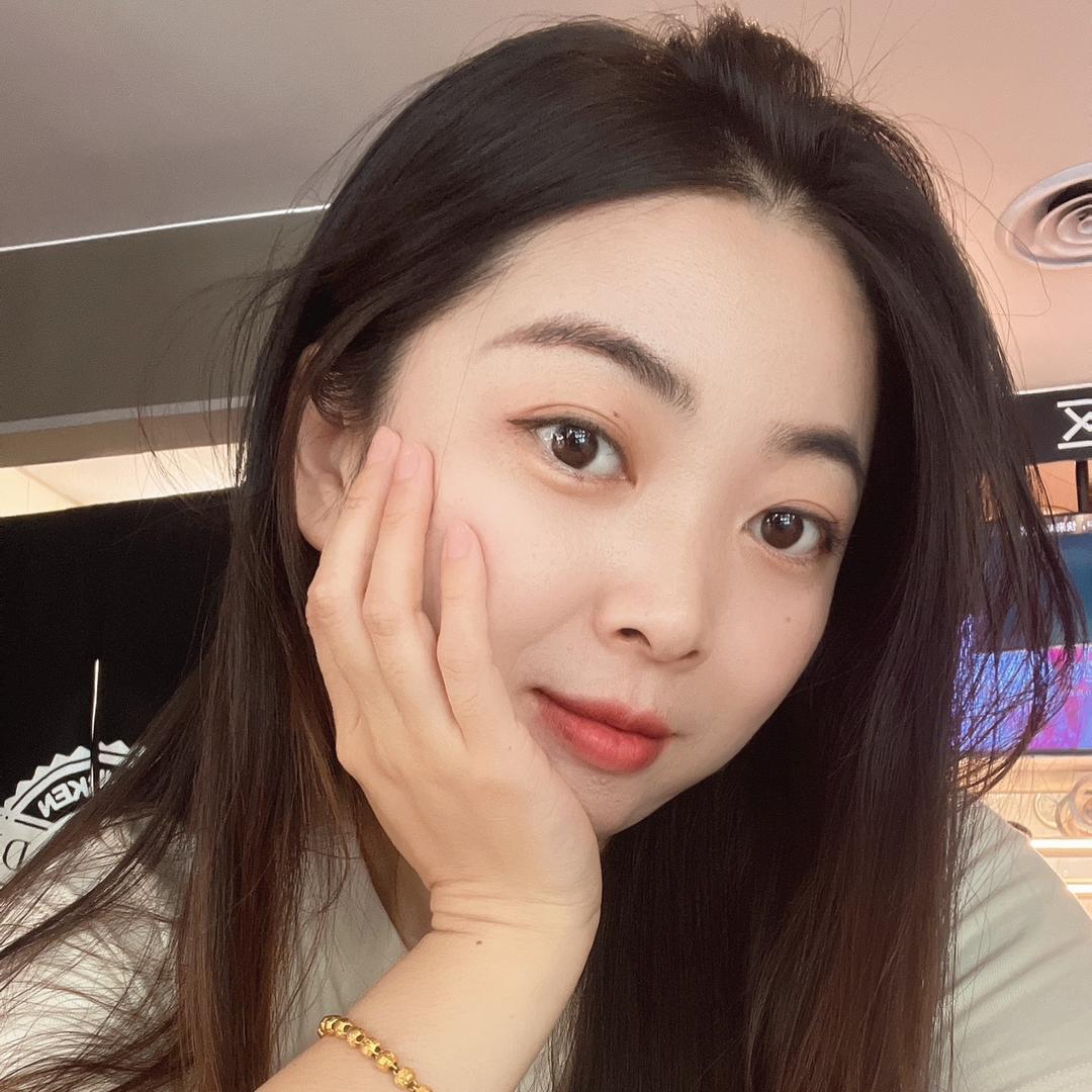 爱吃爱玩的娜娜