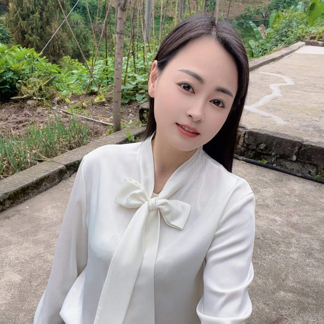 开BYD的中年小姐姐