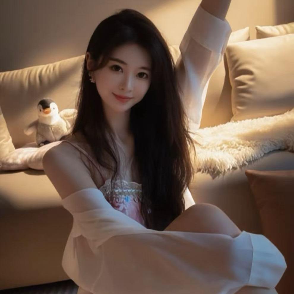 众卉-妮珊女装穿搭