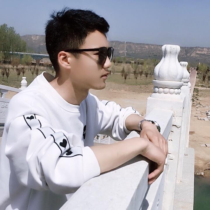 90后守村人小胡
